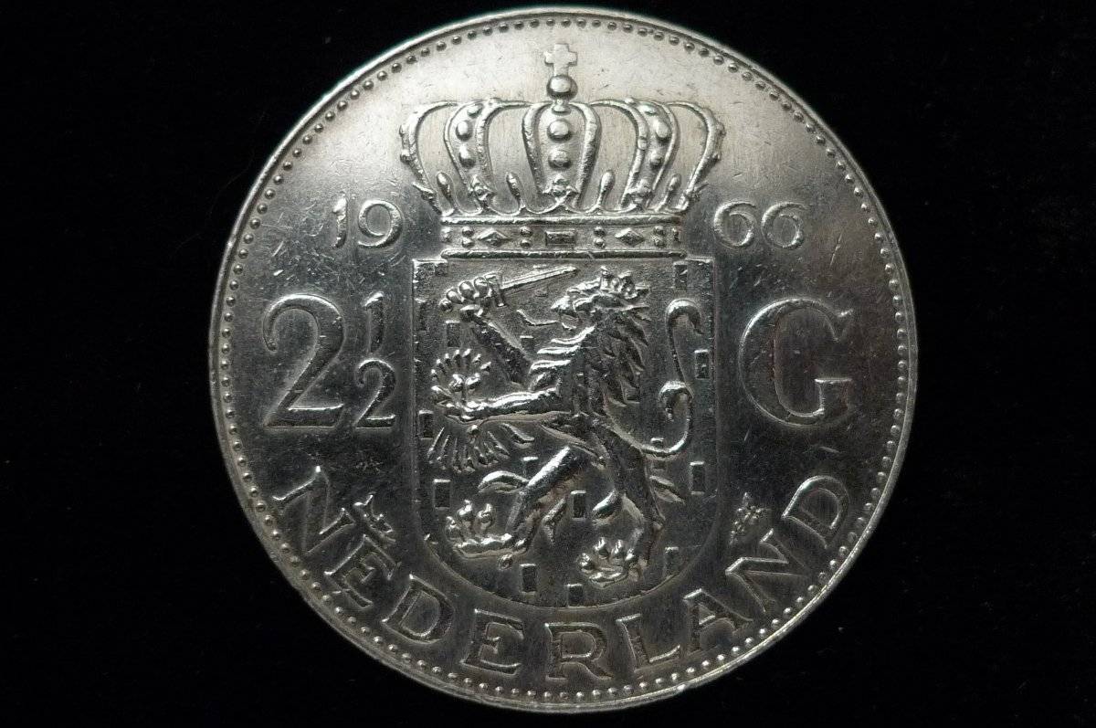 Post-Your-Coins-With-Coats-Of-Arms,-Shields,-Crests,-Crowns,--Etc.