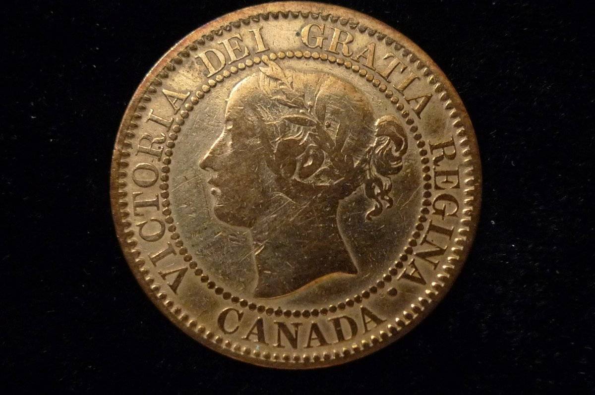 Post-A-Coin-Or-Medal-With-A-Die-Crack!