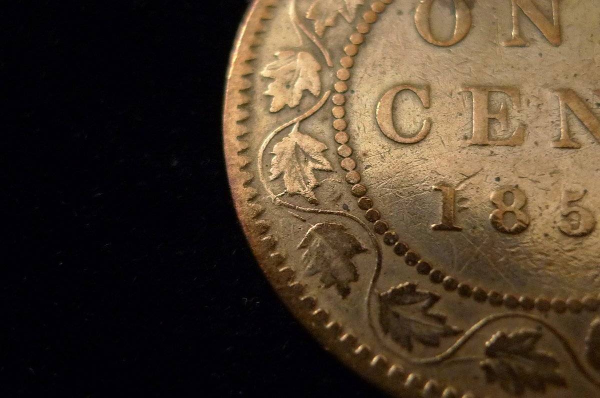 Post-A-Coin-Or-Medal-With-A-Die-Crack!