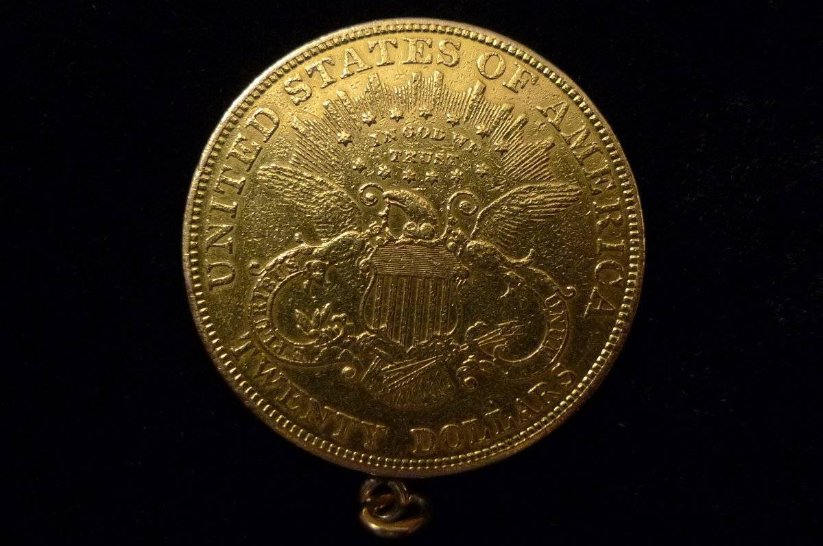 Post-Your-Coins-With-Coats-Of-Arms,-Shields,-Crests,-Crowns,--Etc.