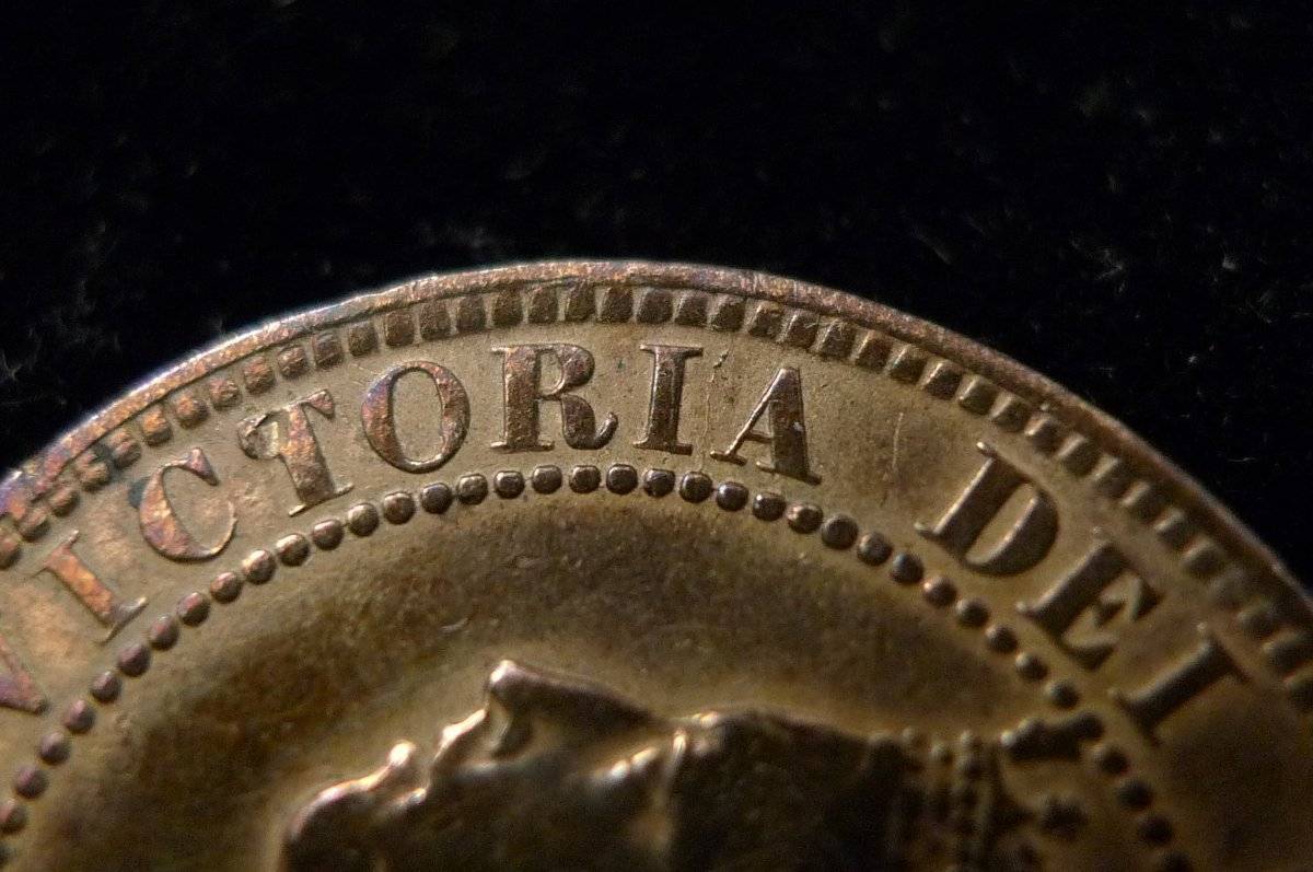 Post-A-Coin-Or-Medal-With-A-Die-Crack!