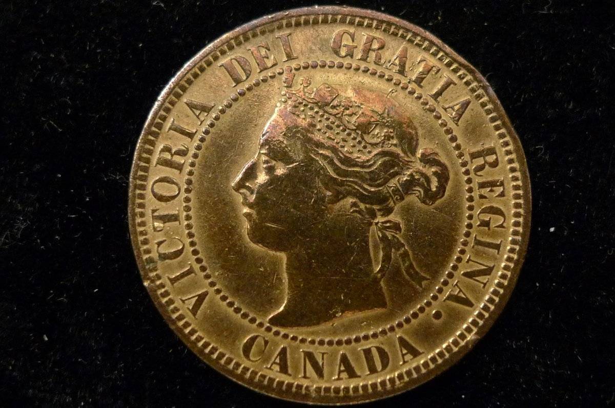 Post-A-Coin-Or-Medal-With-A-Die-Crack!