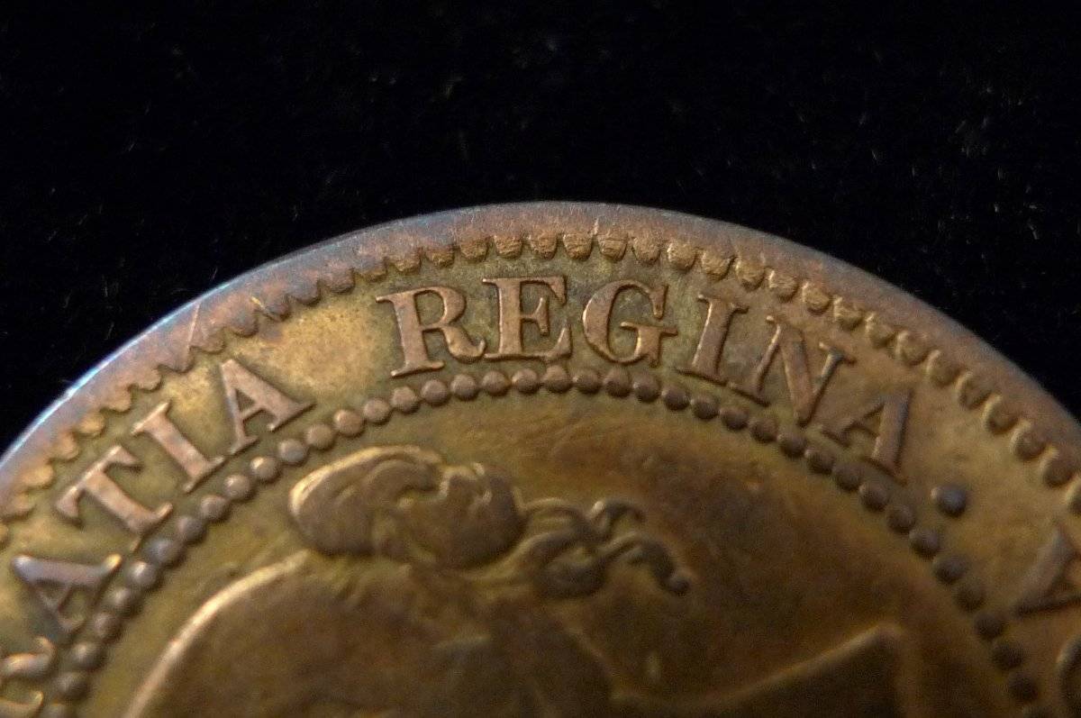 Post-A-Coin-Or-Medal-With-A-Die-Crack!