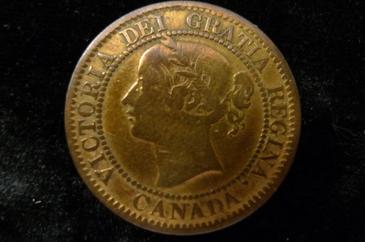 Post-A-Coin-Or-Medal-With-A-Die-Crack!
