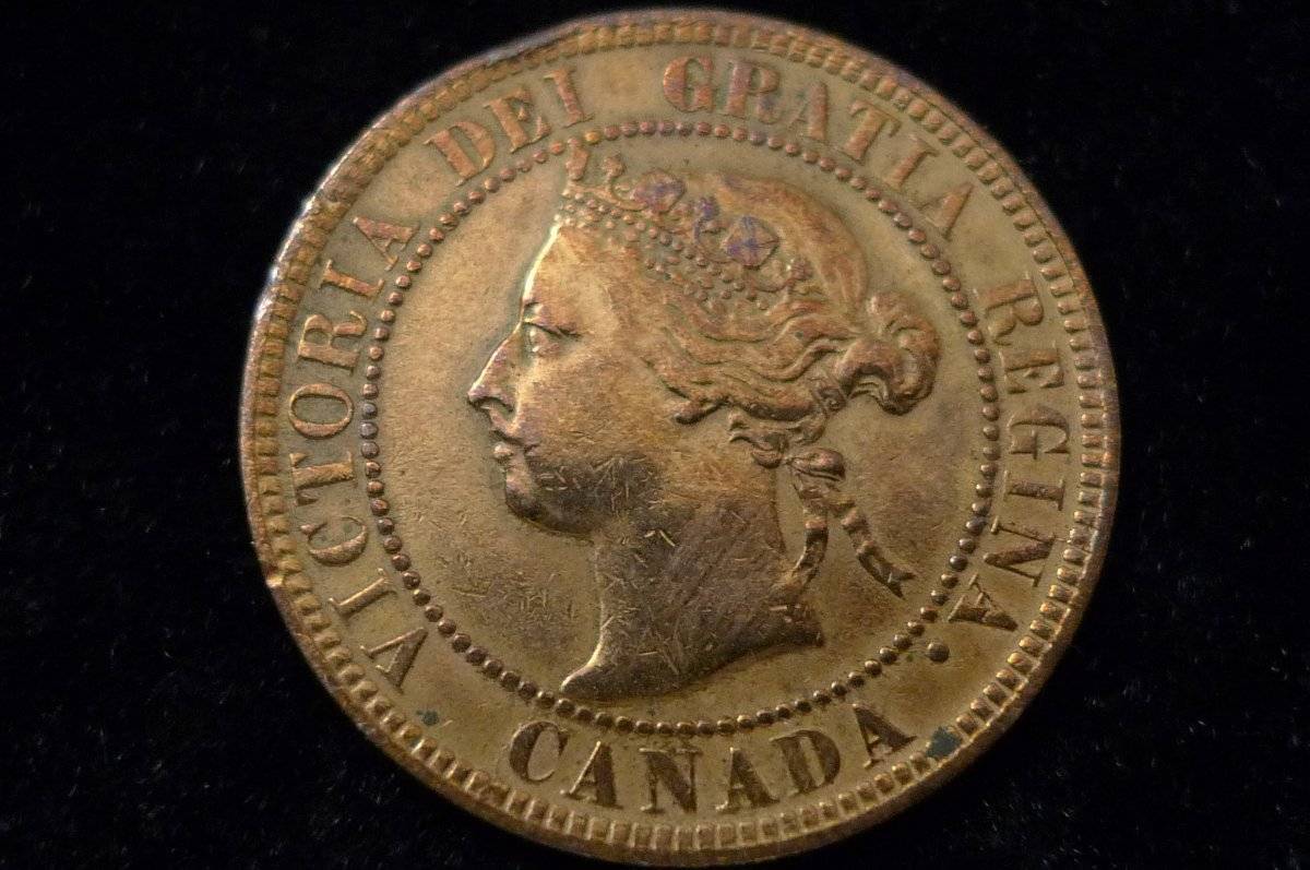 Post-A-Coin-Or-Medal-With-A-Die-Crack!