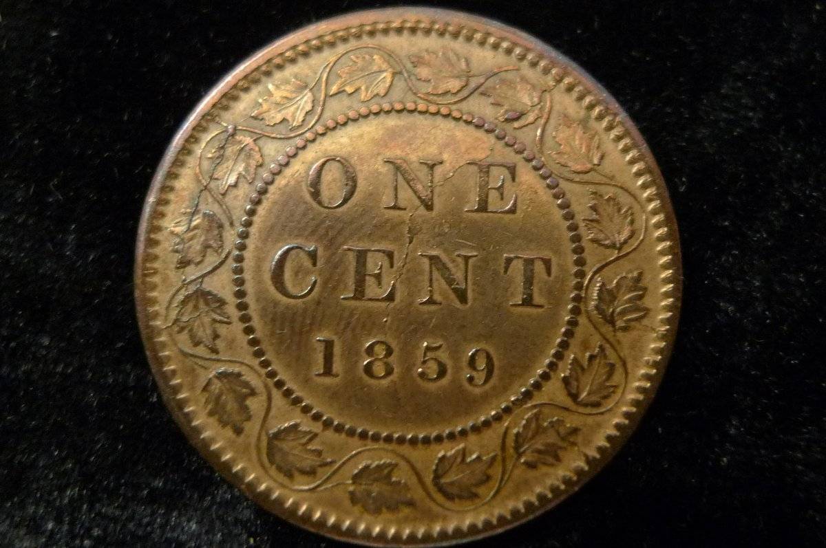 Post-A-Coin-Or-Medal-With-A-Die-Crack!