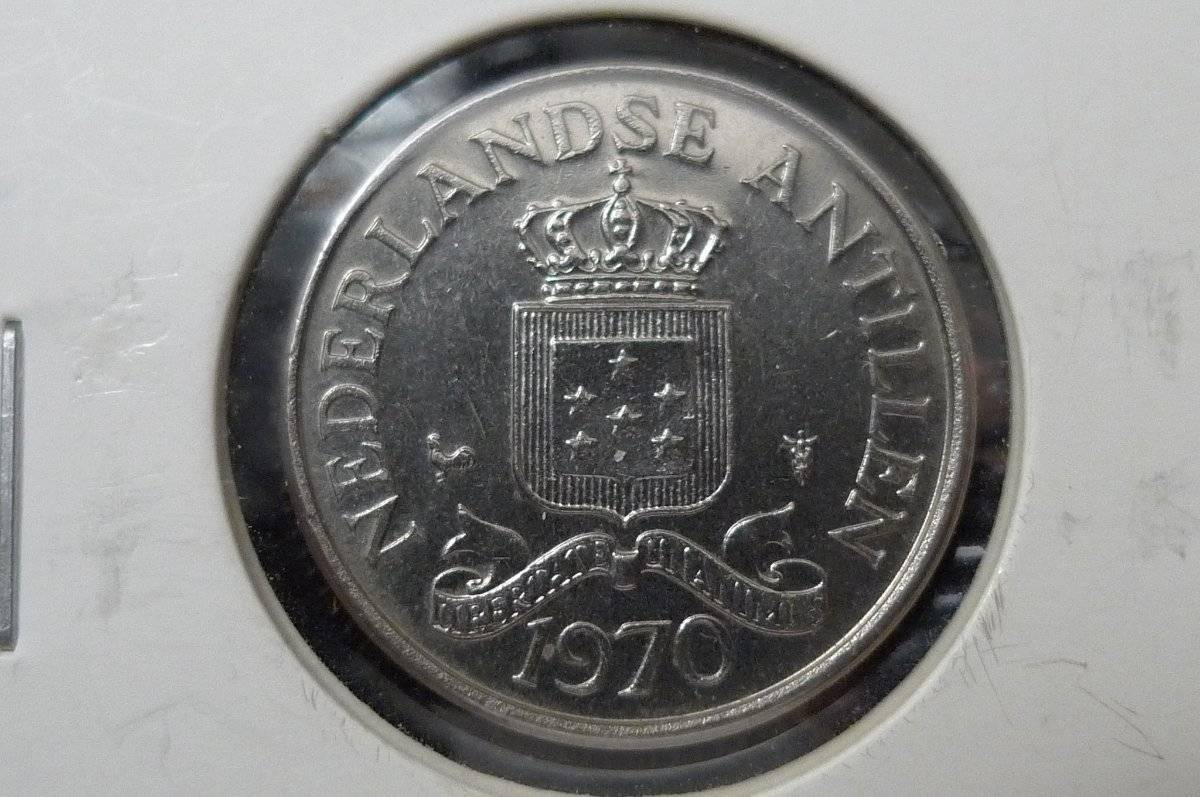 Post-Your-Coins-With-Coats-Of-Arms,-Shields,-Crests,-Crowns,--Etc.
