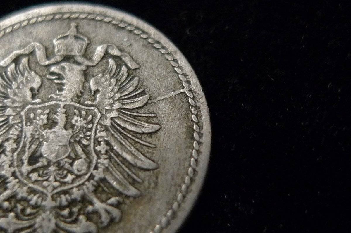 Post-A-Coin-Or-Medal-With-A-Die-Crack!