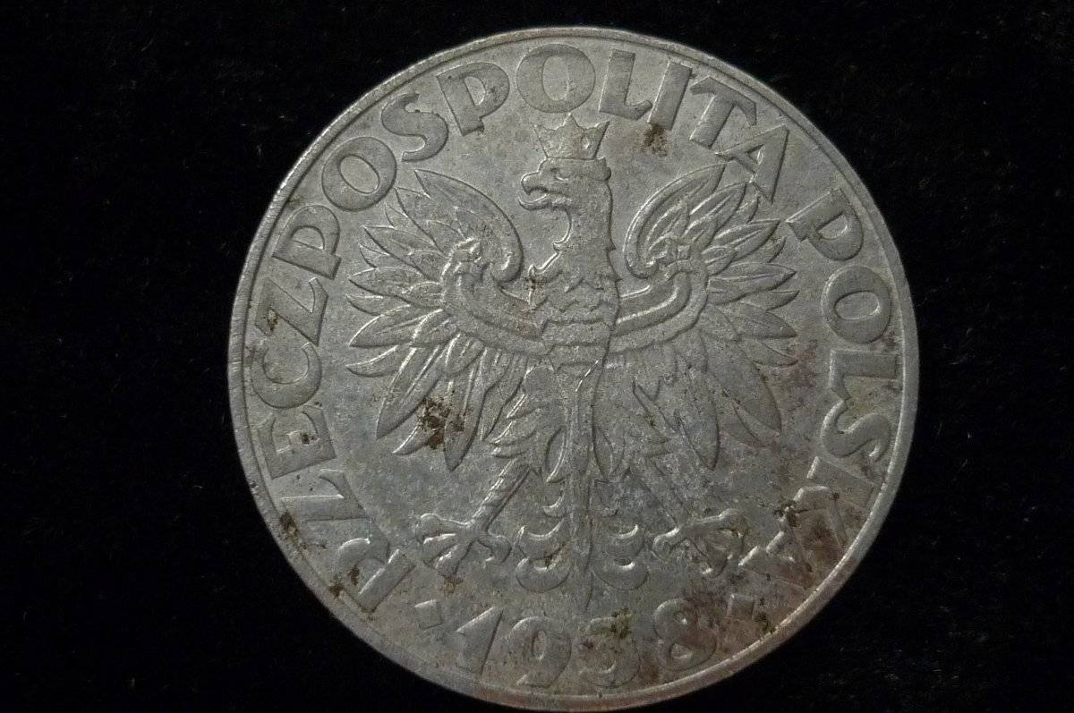 Post-Your-Coins-With-Coats-Of-Arms,-Shields,-Crests,-Crowns,--Etc.