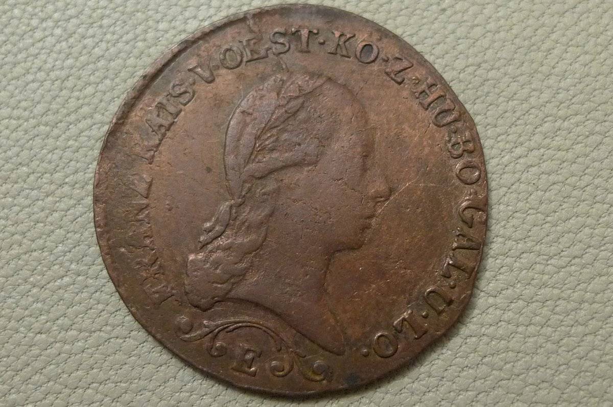 Post-A-Coin-Or-Medal-With-A-Die-Crack!