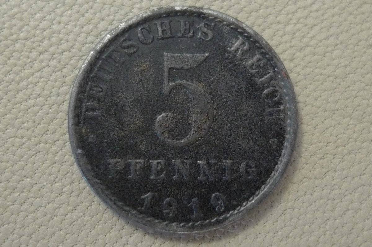 Post-Your-Coins-With-Coats-Of-Arms,-Shields,-Crests,-Crowns,--Etc.