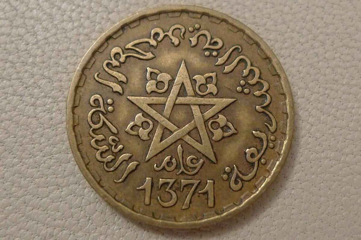 Post-Your-Coins-With-Coats-Of-Arms,-Shields,-Crests,-Crowns,--Etc.