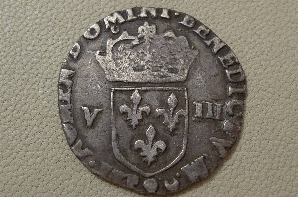 Post-Your-Coins-With-Coats-Of-Arms,-Shields,-Crests,-Crowns,--Etc.