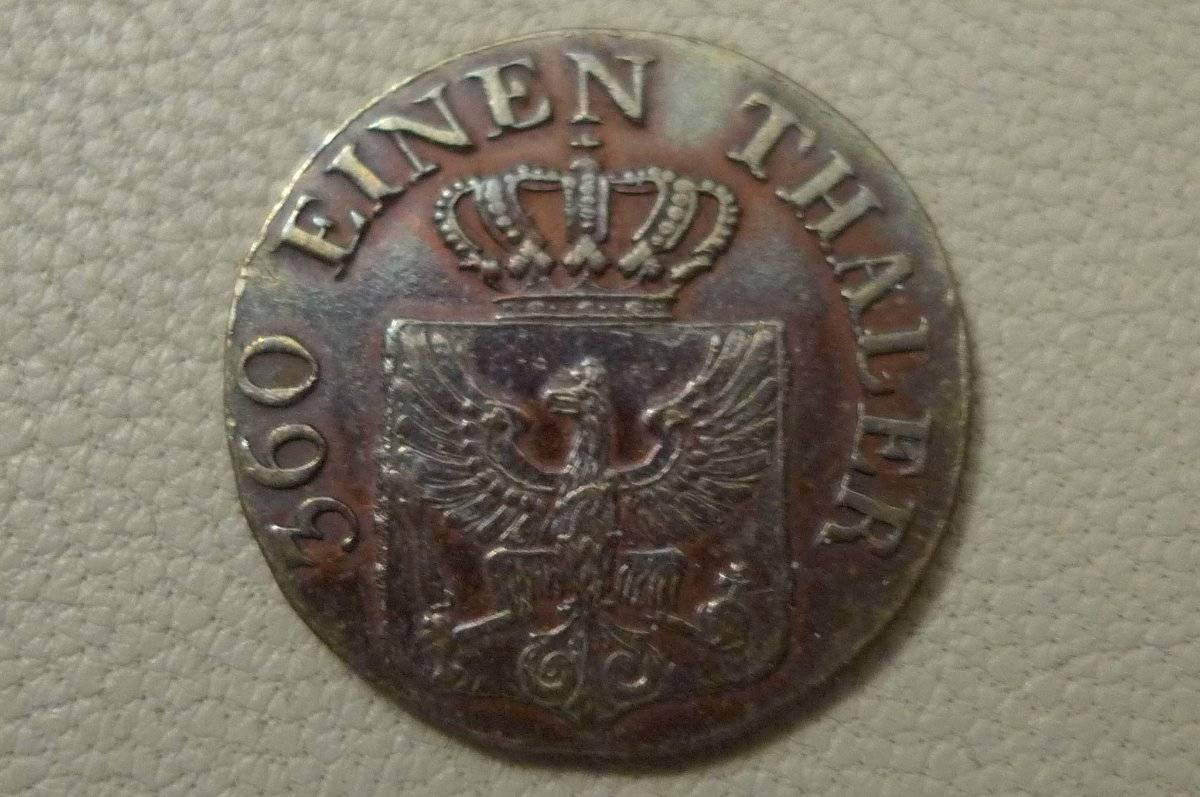 Post-Your-Coins-With-Coats-Of-Arms,-Shields,-Crests,-Crowns,--Etc.