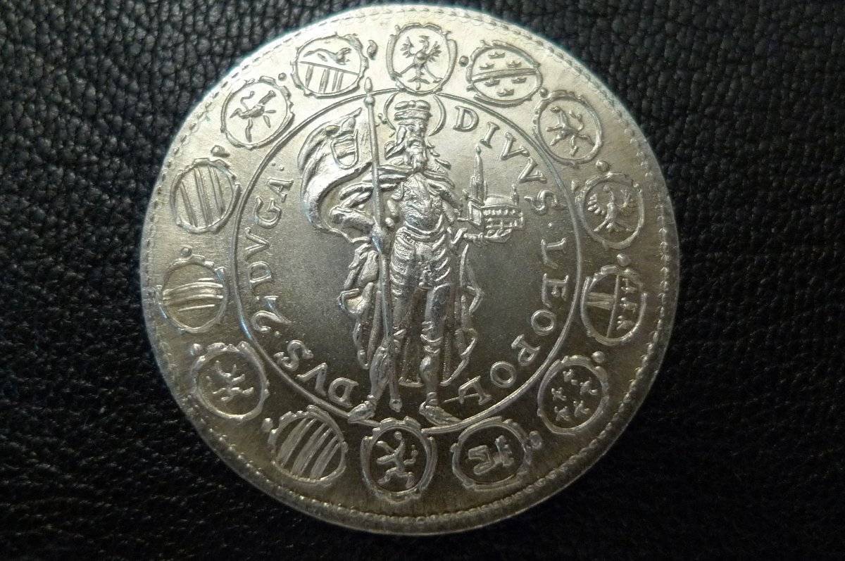 Post-A-Coin-Or-Medal-With-A-Die-Crack!