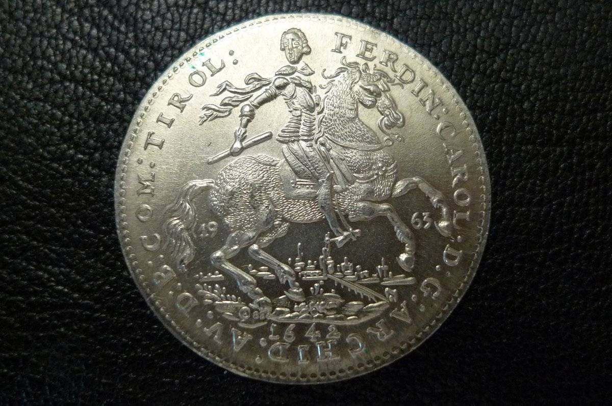Post-A-Coin-Or-Medal-With-A-Die-Crack!