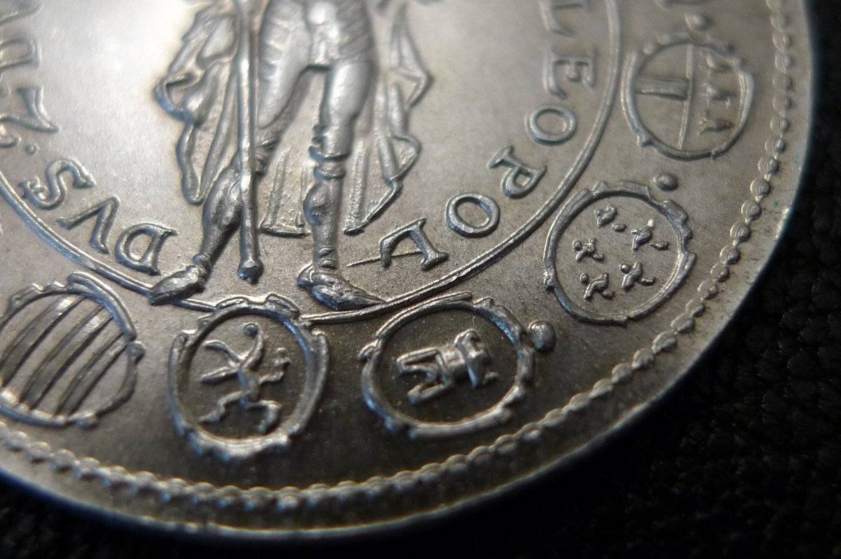 Post-A-Coin-Or-Medal-With-A-Die-Crack!