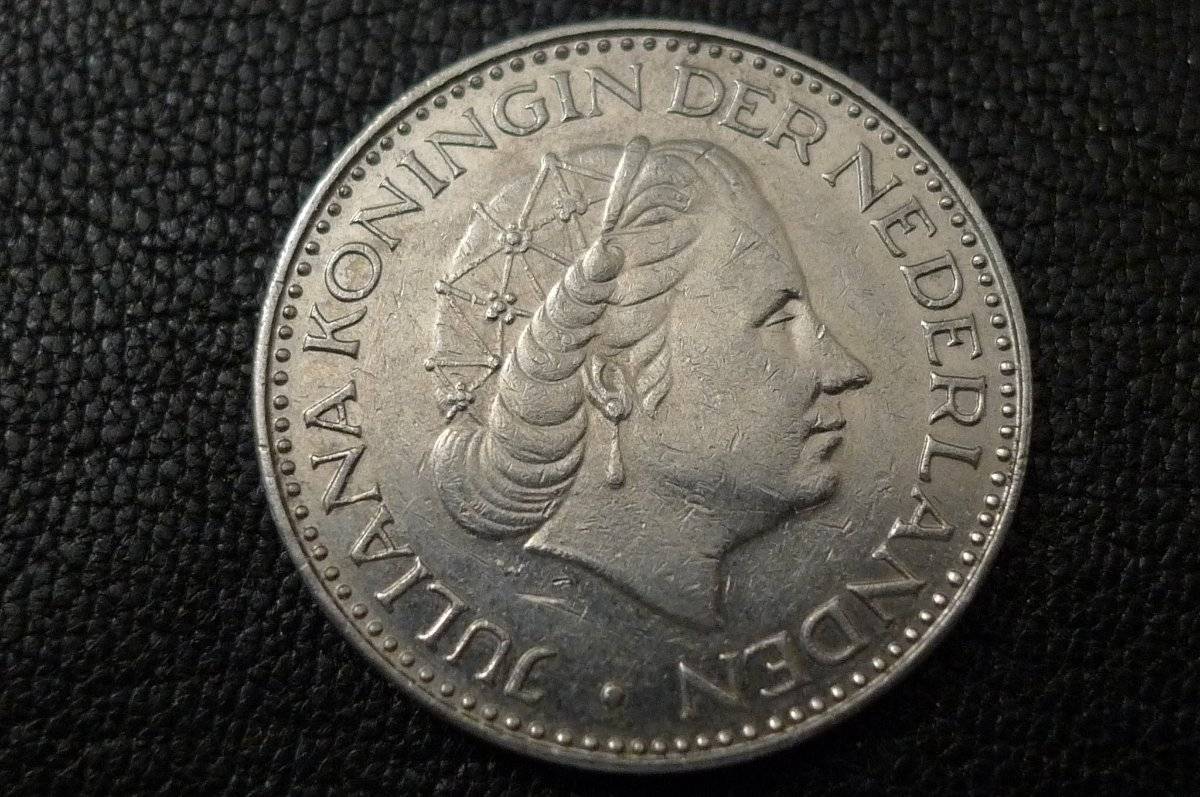 Post-Your-Coins-With-Coats-Of-Arms,-Shields,-Crests,-Crowns,--Etc.