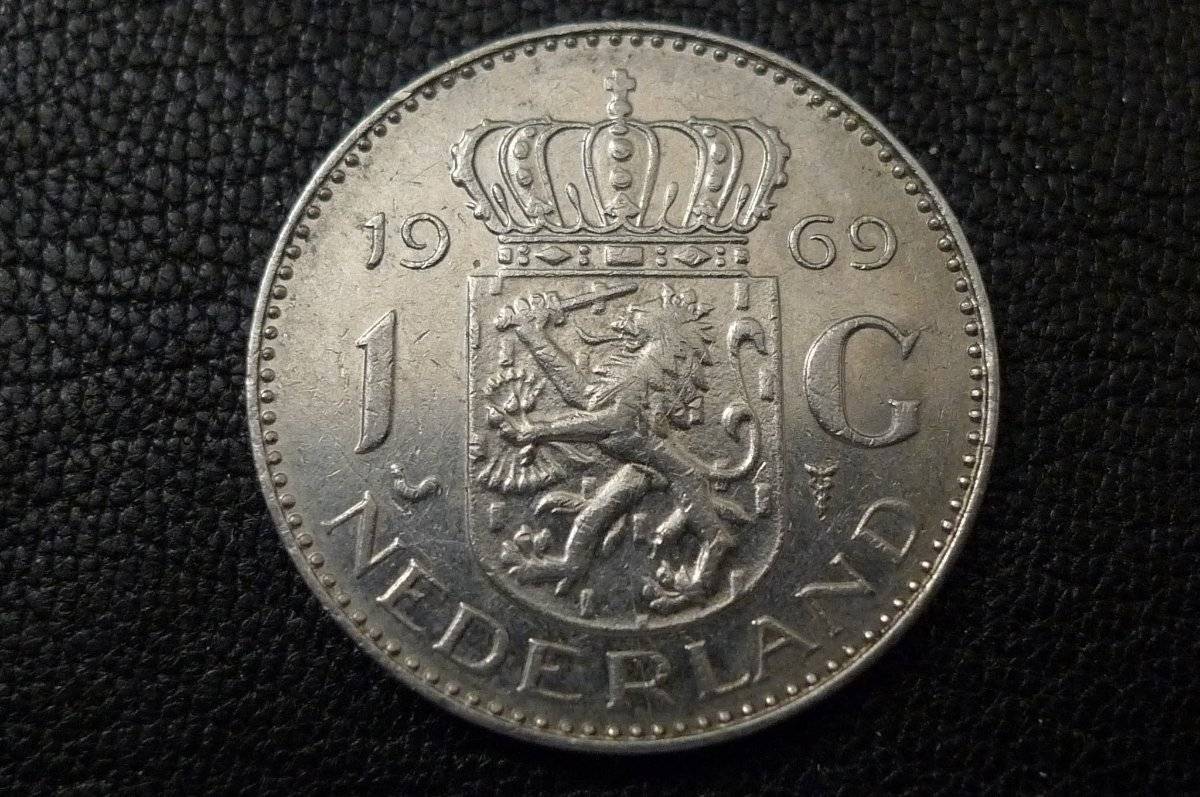 Post-Your-Coins-With-Coats-Of-Arms,-Shields,-Crests,-Crowns,--Etc.