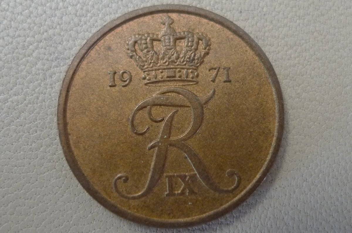 Post-Your-Coins-With-Coats-Of-Arms,-Shields,-Crests,-Crowns,--Etc.