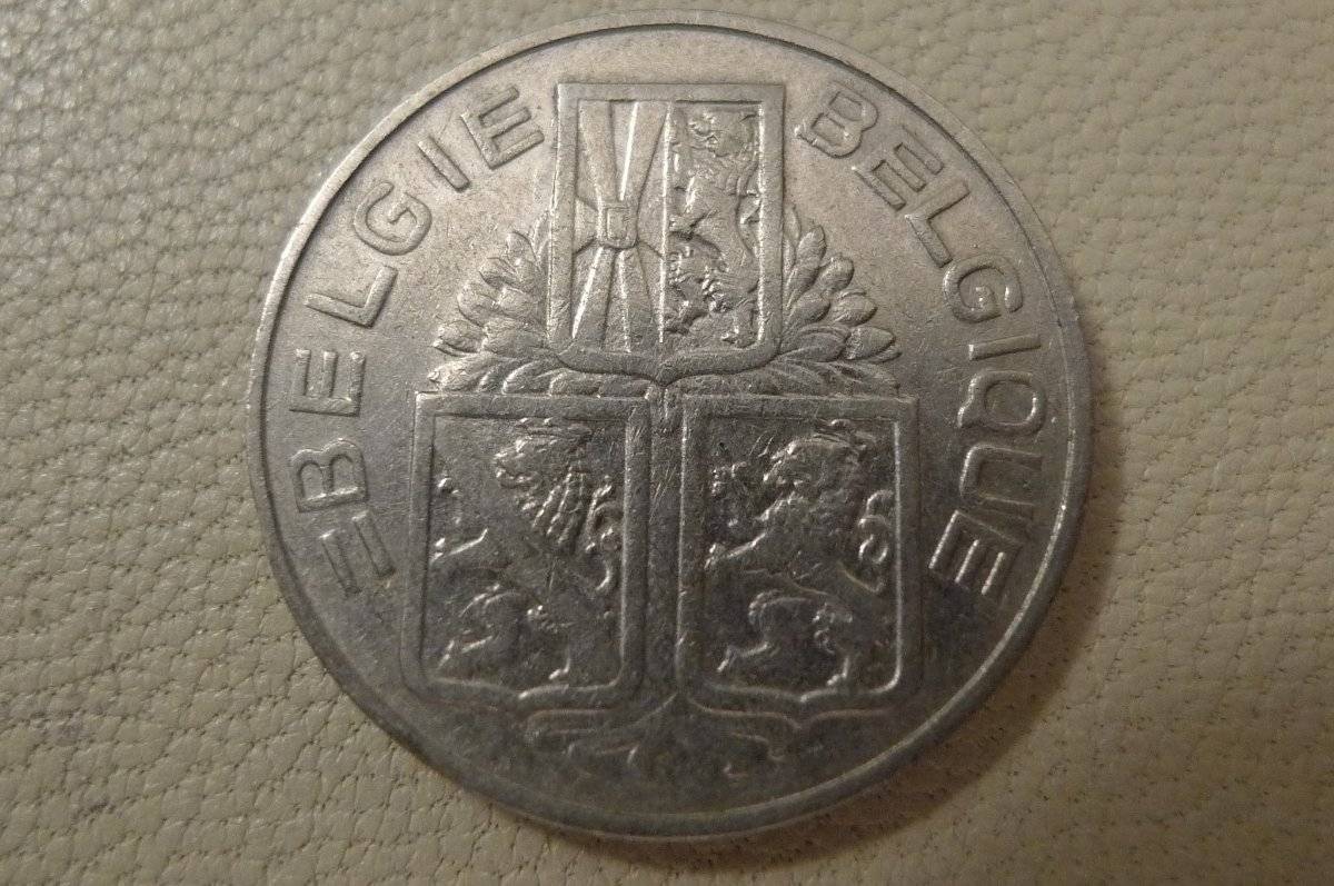 Post-Your-Coins-With-Coats-Of-Arms,-Shields,-Crests,-Crowns,--Etc.