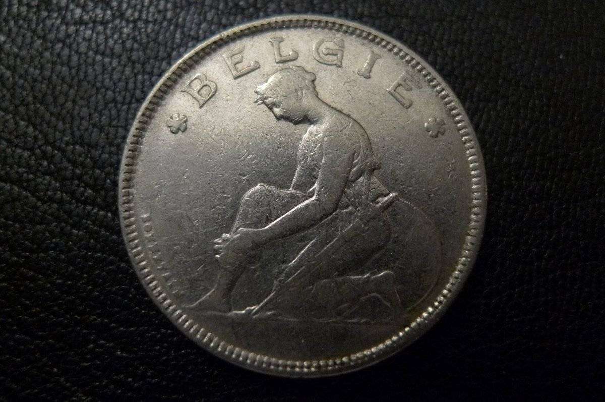 Post-A-Coin-Or-Medal-Devoted-To-A-Military-Subject