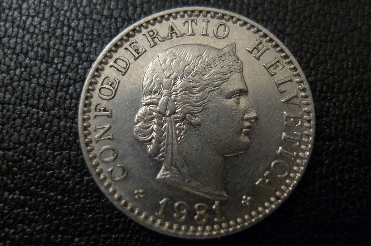 Post-A-Coin-Or-Medal-With-A-Die-Crack!