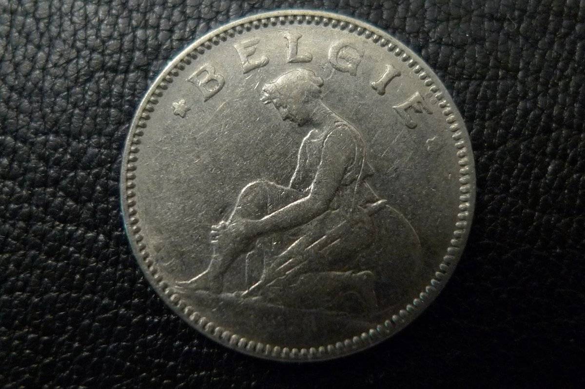Post-A-Coin-Or-Medal-Devoted-To-A-Military-Subject