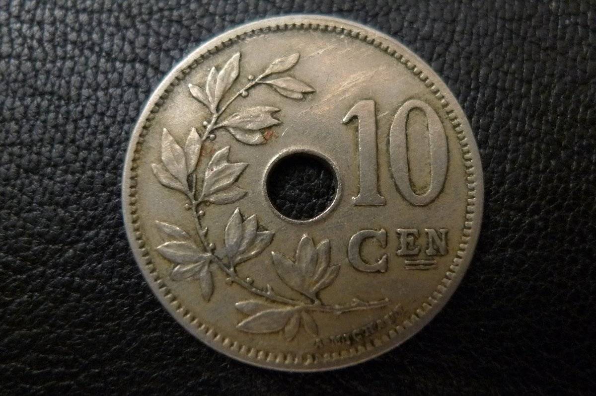 Post-A-Coin-Or-Medal-With-A-Die-Crack!