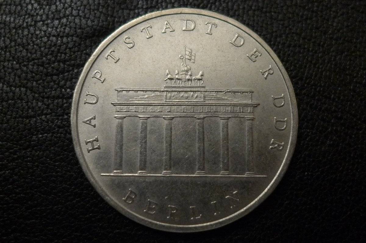 Post-Your-Coins-With-Coats-Of-Arms,-Shields,-Crests,-Crowns,--Etc.