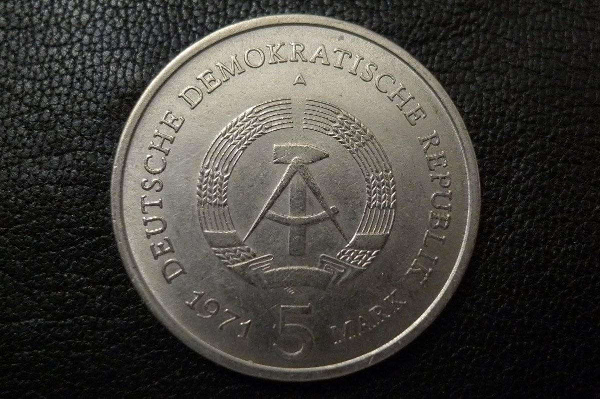 Post-Your-Coins-With-Coats-Of-Arms,-Shields,-Crests,-Crowns,--Etc.