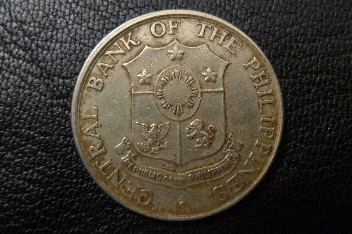 Post-Your-Coins-With-Coats-Of-Arms,-Shields,-Crests,-Crowns,--Etc.