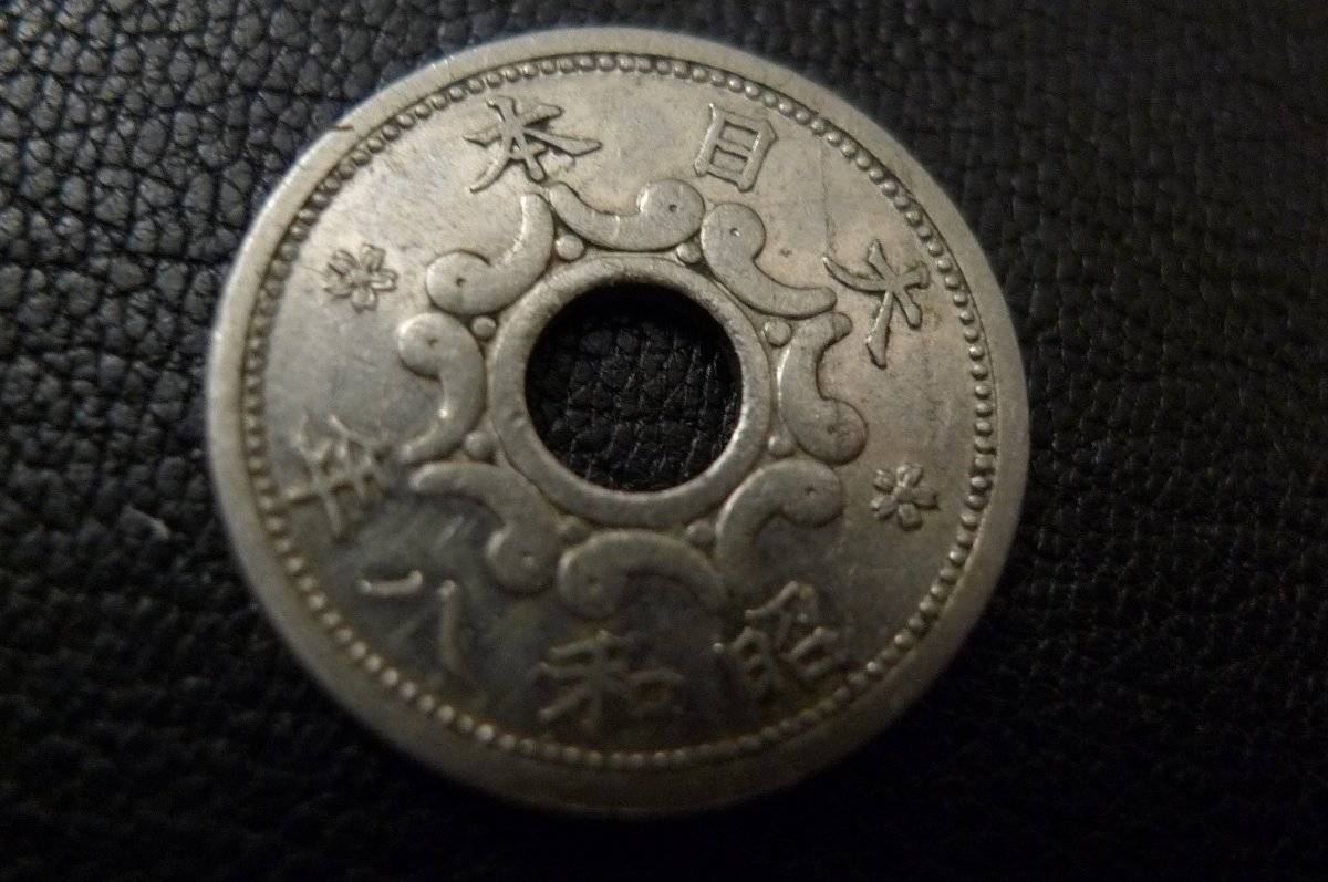 Post-A-Coin-Or-Medal-With-A-Die-Crack!
