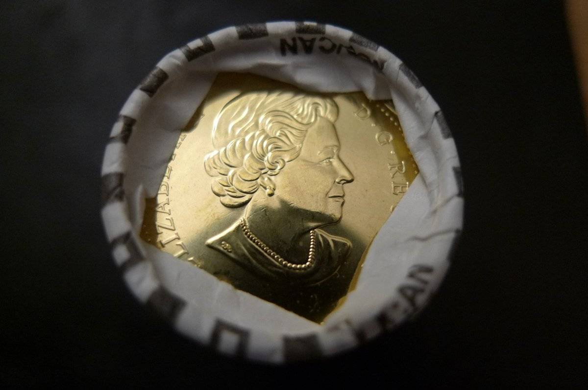 Are-The-2010-Lucky-Loonie-And-The-2010-Olympic-Loonie-The-Same-Coin?
