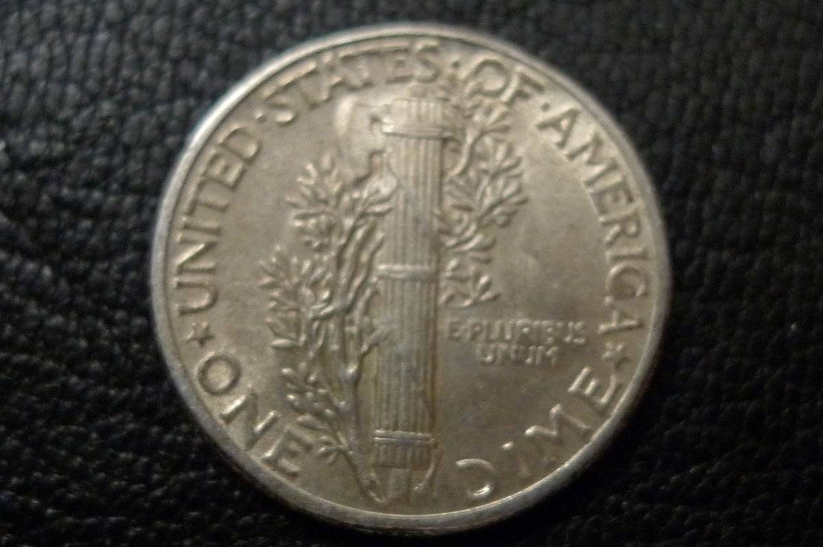Post-Your-Coins-With-Coats-Of-Arms,-Shields,-Crests,-Crowns,--Etc.