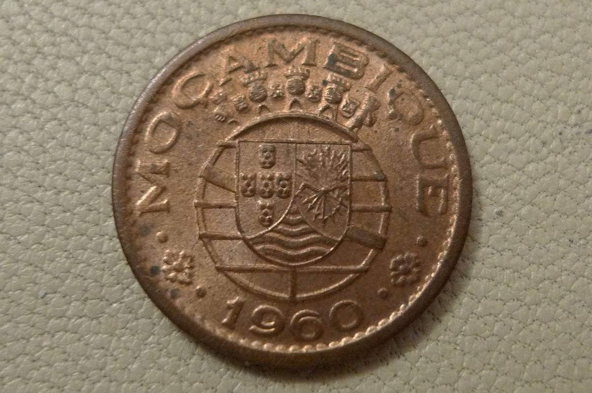 Post-A-Coin-Or-Medal-With-A-Die-Crack!