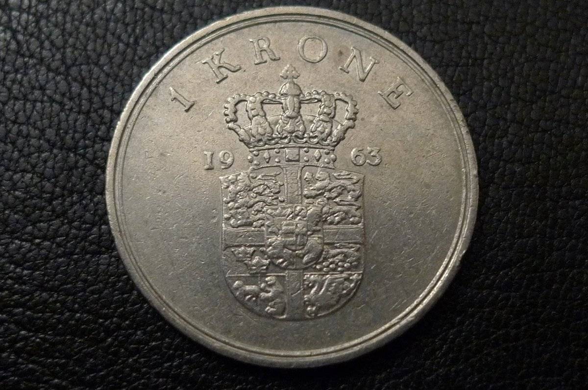 Post-Your-Coins-With-Coats-Of-Arms,-Shields,-Crests,-Crowns,--Etc.