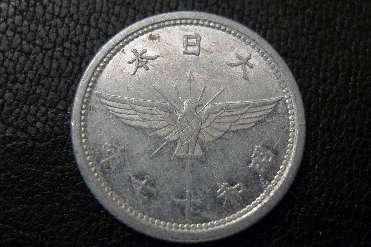 Post-A-Coin-Or-Medal-With-A-Die-Crack!