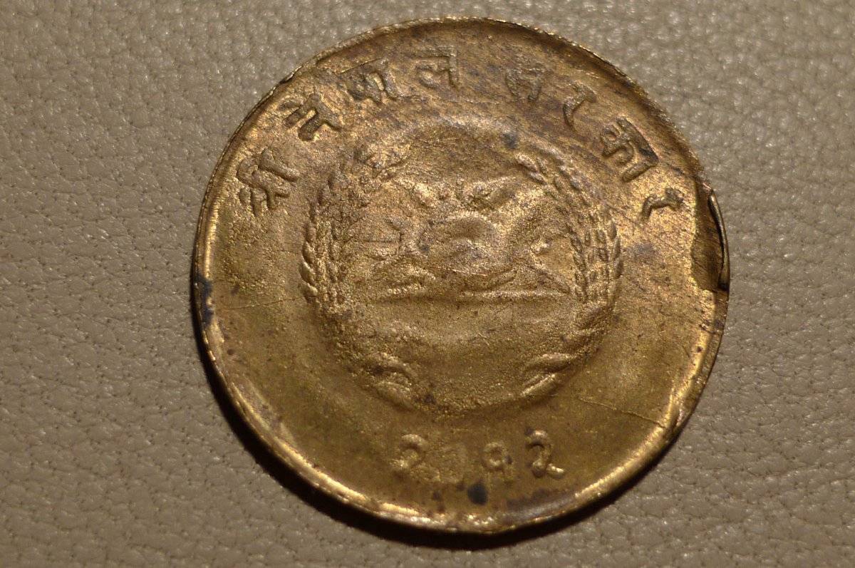 Post-A-Coin-Or-Medal-With-A-Die-Crack!
