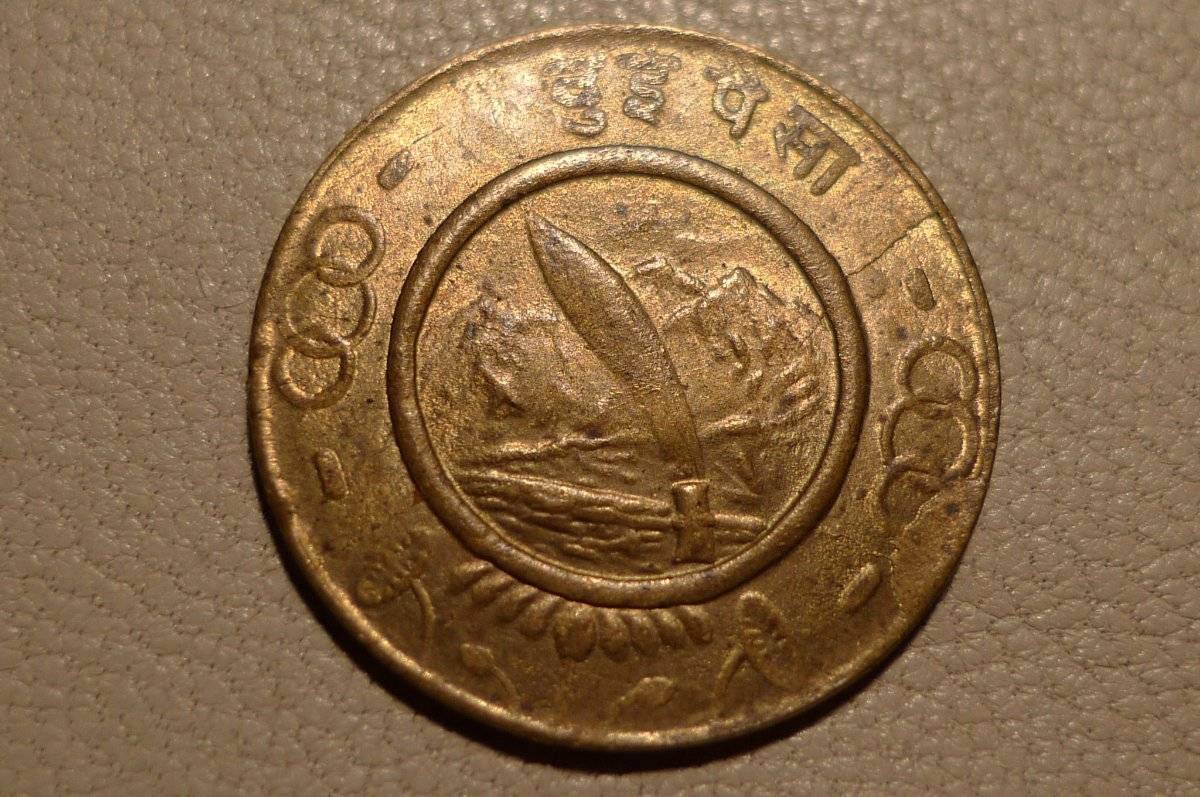 Post-A-Coin-Or-Medal-With-A-Die-Crack!
