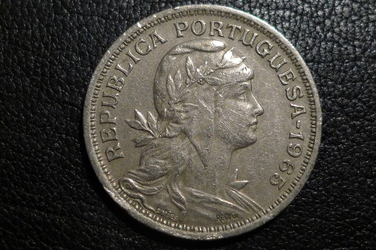 Post-Your-Coins-With-Coats-Of-Arms,-Shields,-Crests,-Crowns,--Etc.