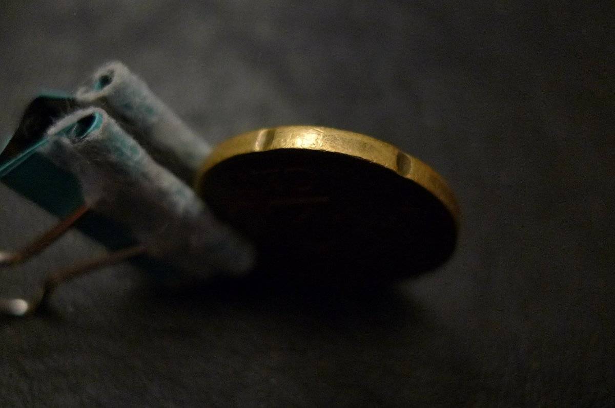 Show-Your-Coins-With-Different-Edges