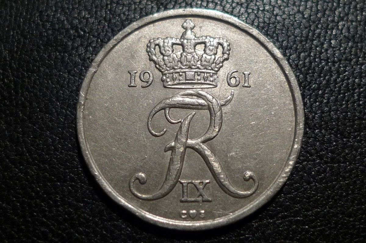 Post-Your-Coins-With-Coats-Of-Arms,-Shields,-Crests,-Crowns,--Etc.
