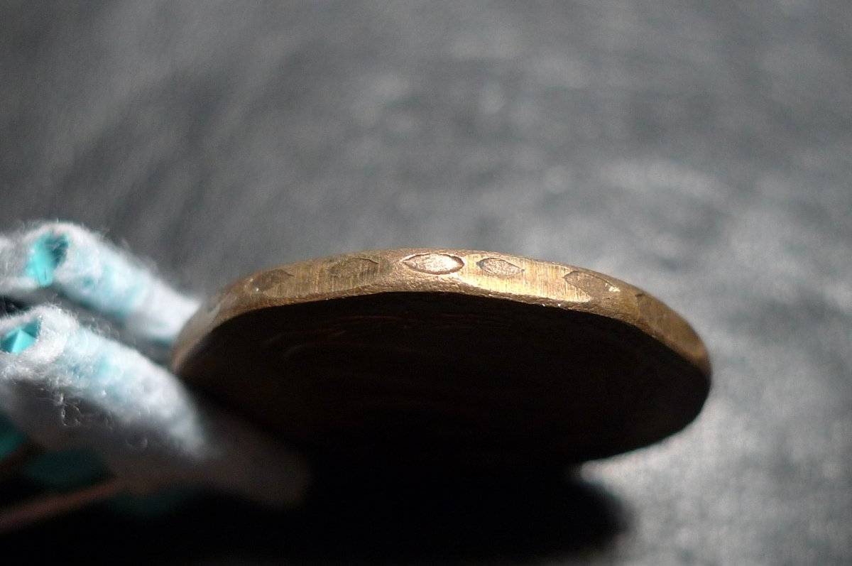 Show-Your-Coins-With-Different-Edges