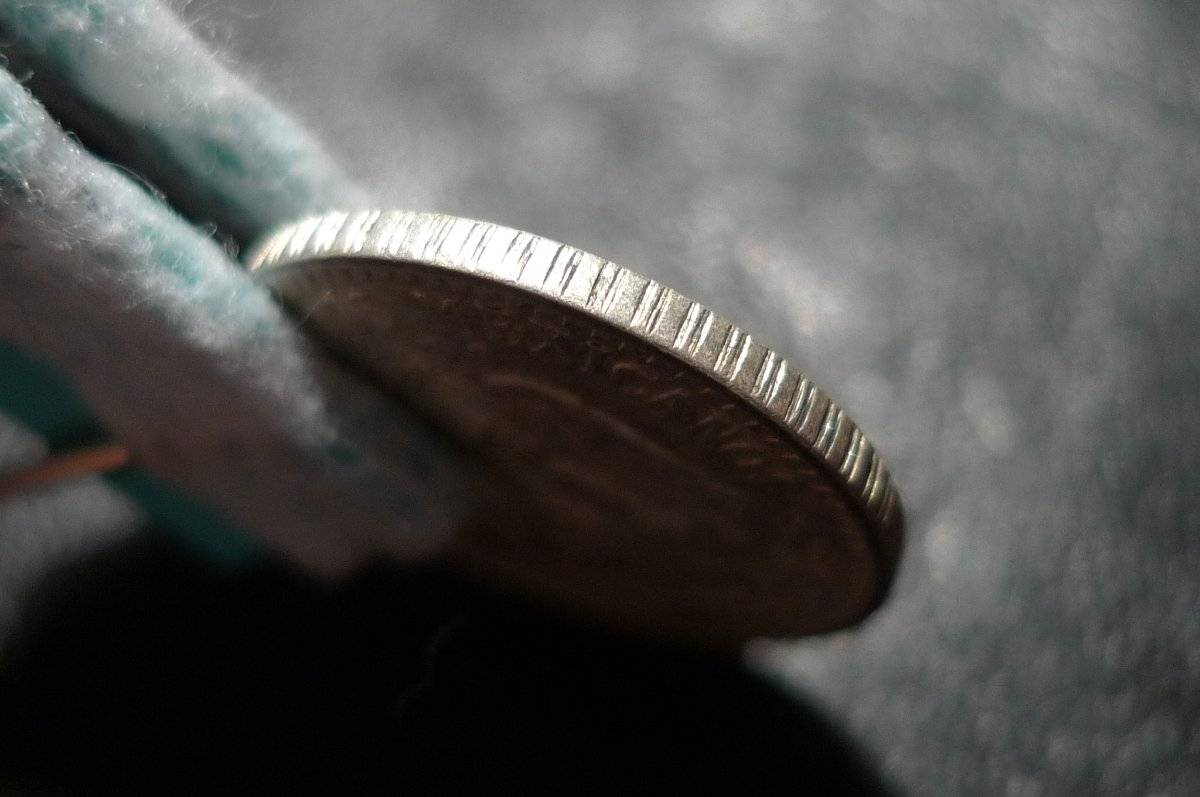 Show-Your-Coins-With-Different-Edges