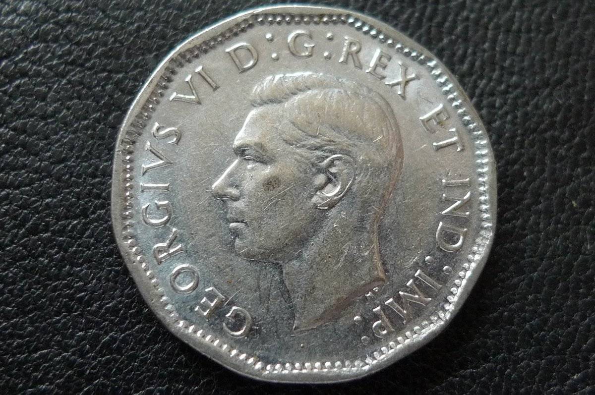 Post-A-Coin-Or-Medal-With-A-Die-Crack!