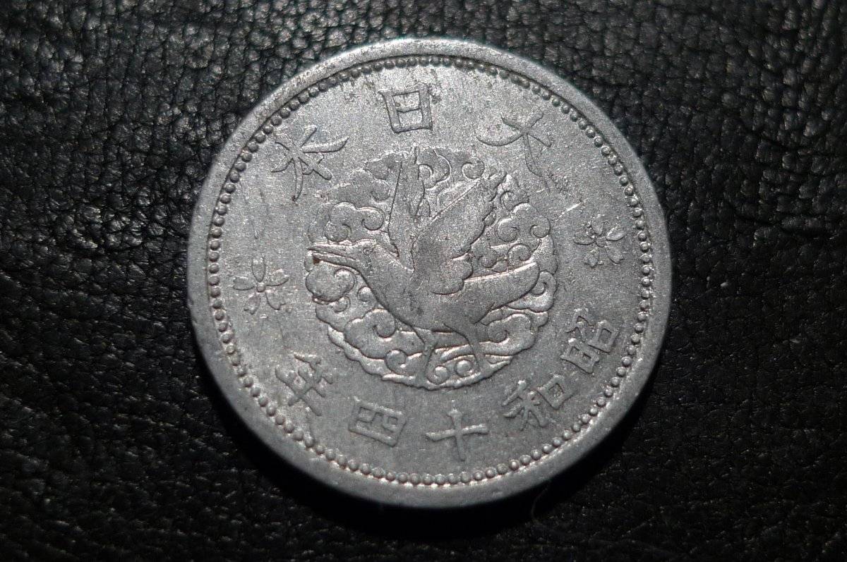 Post-A-Coin-Or-Medal-With-A-Die-Crack!