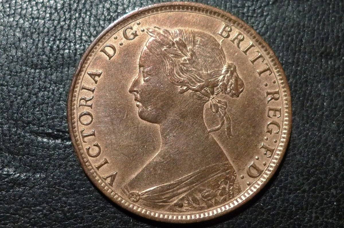 Post-A-Coin-Or-Medal-With-A-Die-Crack!