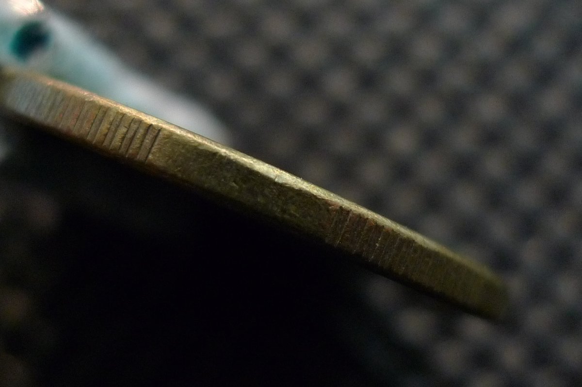 Show-Your-Coins-With-Different-Edges