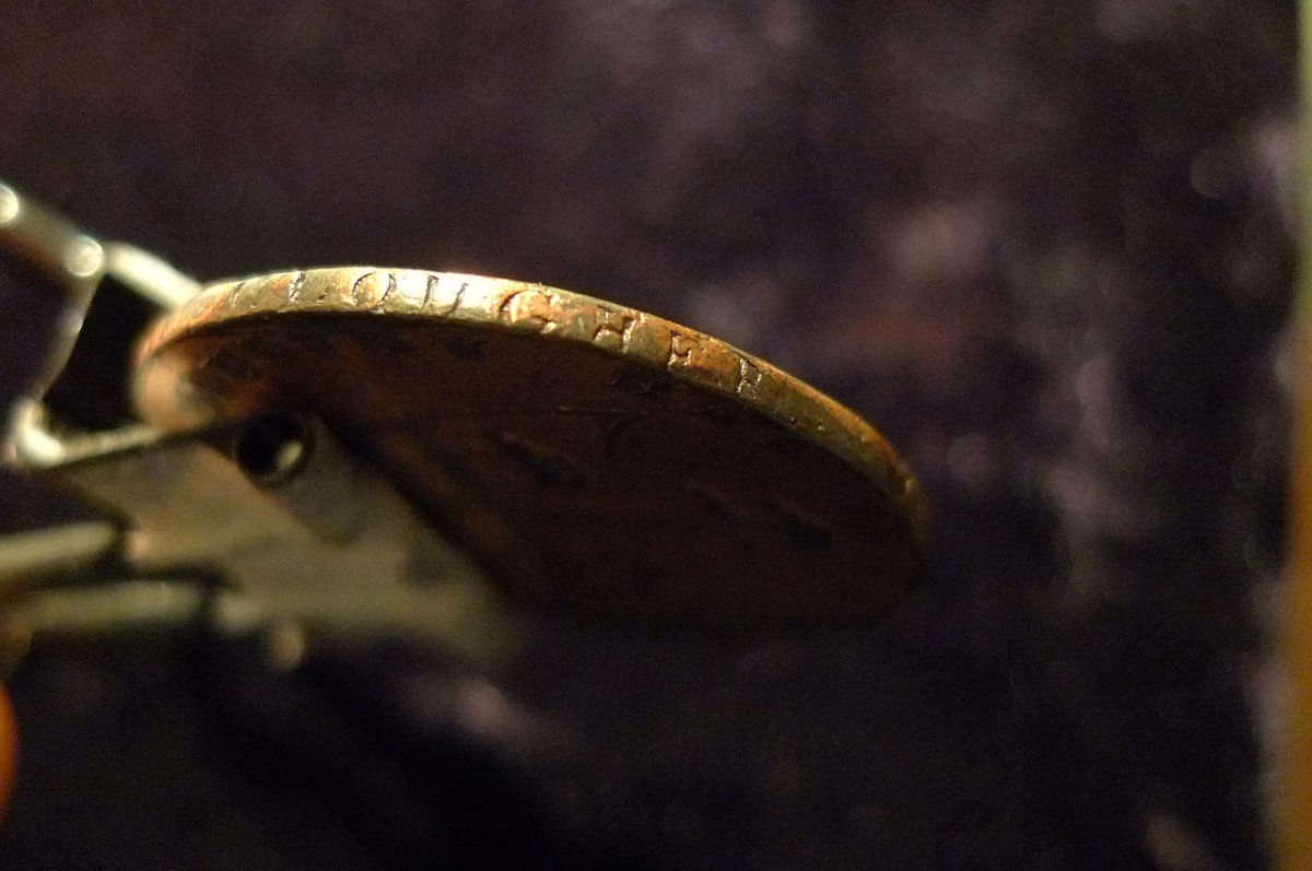 Show-Your-Coins-With-Different-Edges